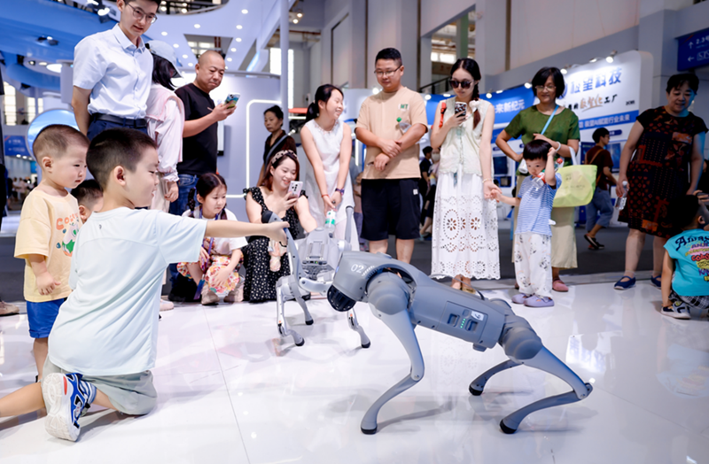 欧洲视听技术展：机器狗与屏外交互成亮点